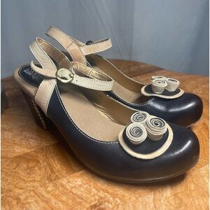 L' ARTISTE SPRING STEP ADORN-D LEATHER TWO-TONE PLATFORM PUMP